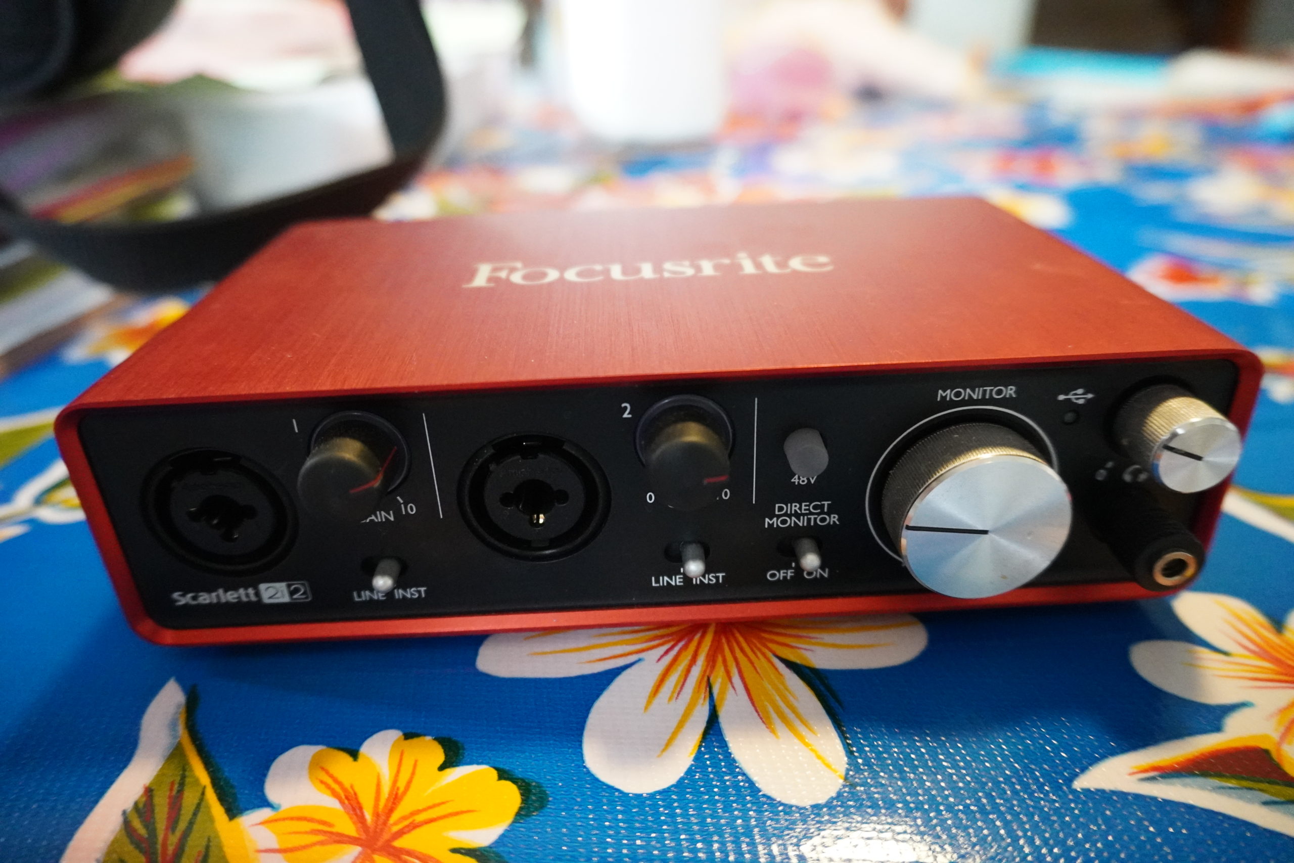 Focusrite Scarlett Solo 3rd Gen USB Audio Interface — High-Fidelity, Studio  Quality Recording, Black/Red 